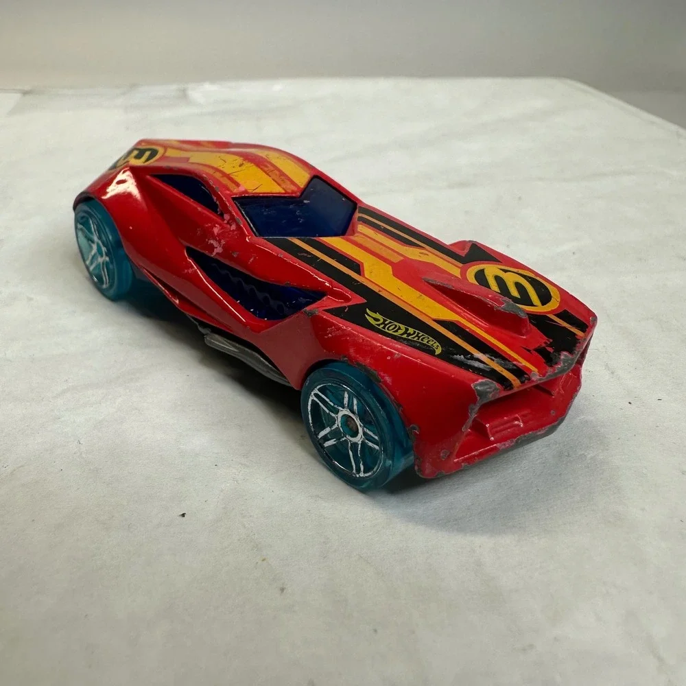 Hot Wheels Urban Agent Red 2008 Mattel Diecast Toy Car‎ Number 3 Blue Wheels
